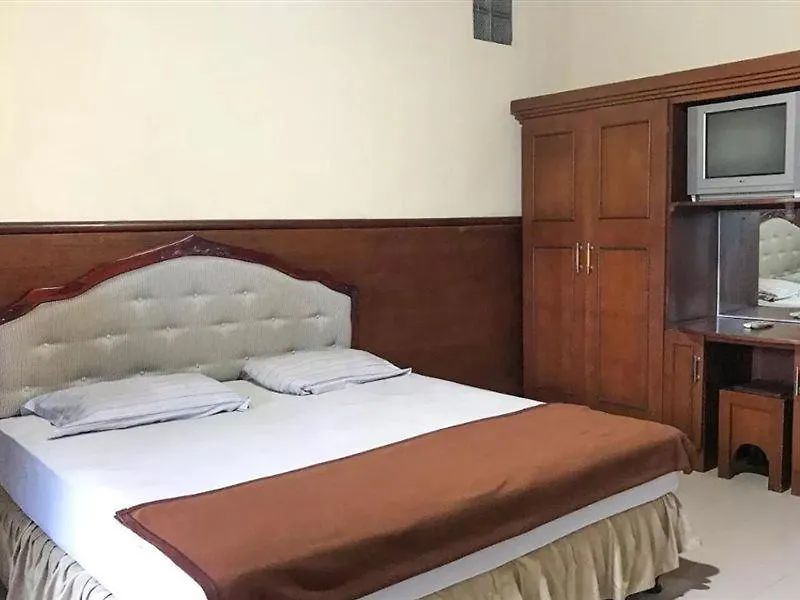 Oyo 3902 Pondok 828 Residence Pesanggaran 2*,